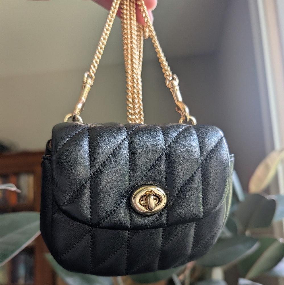 ◾Coach Black Quilted Crossbody Turnlock Card Case◾
